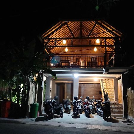 Happy Penida Hostel Toyapakeh エクステリア 写真