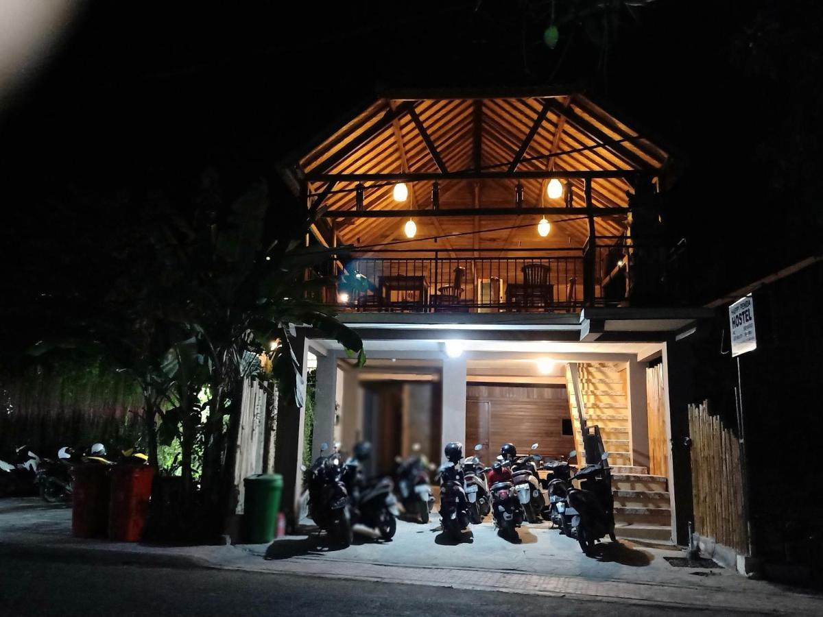 Happy Penida Hostel Toyapakeh エクステリア 写真